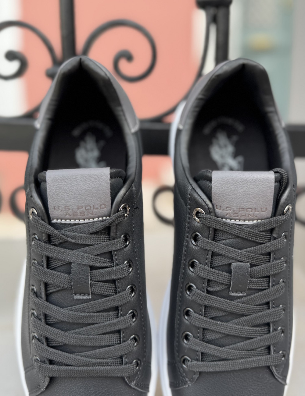 Ανδρικά sneakers της εταιρείας U.