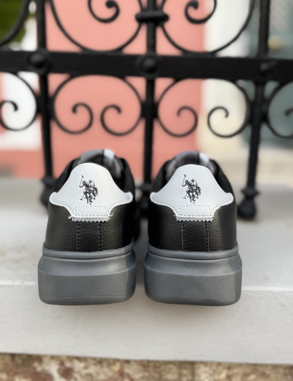 Ανδρικά sneakers της εταιρείας U.