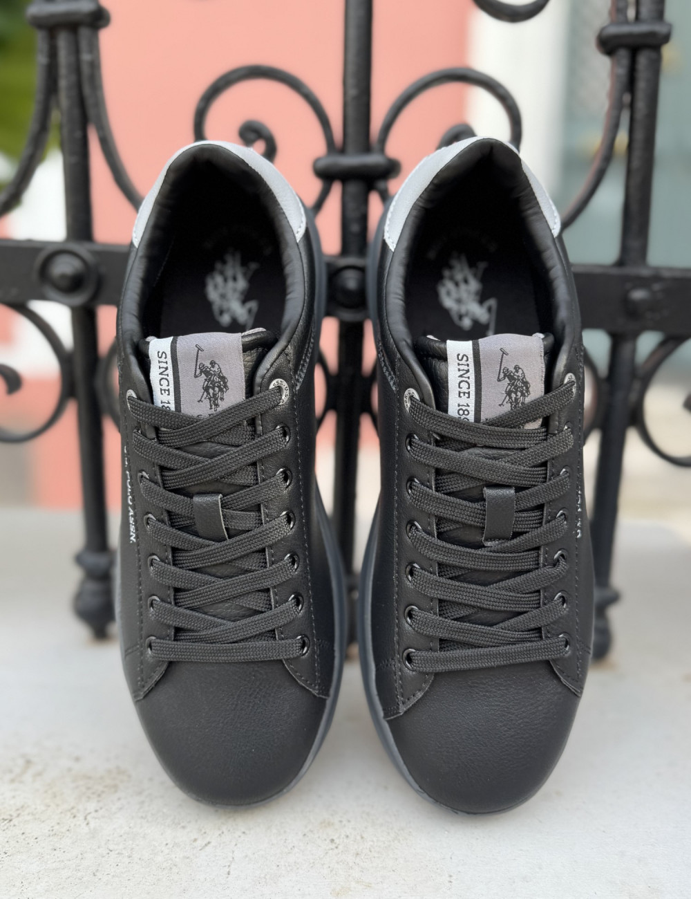 Ανδρικά sneakers της εταιρείας U.