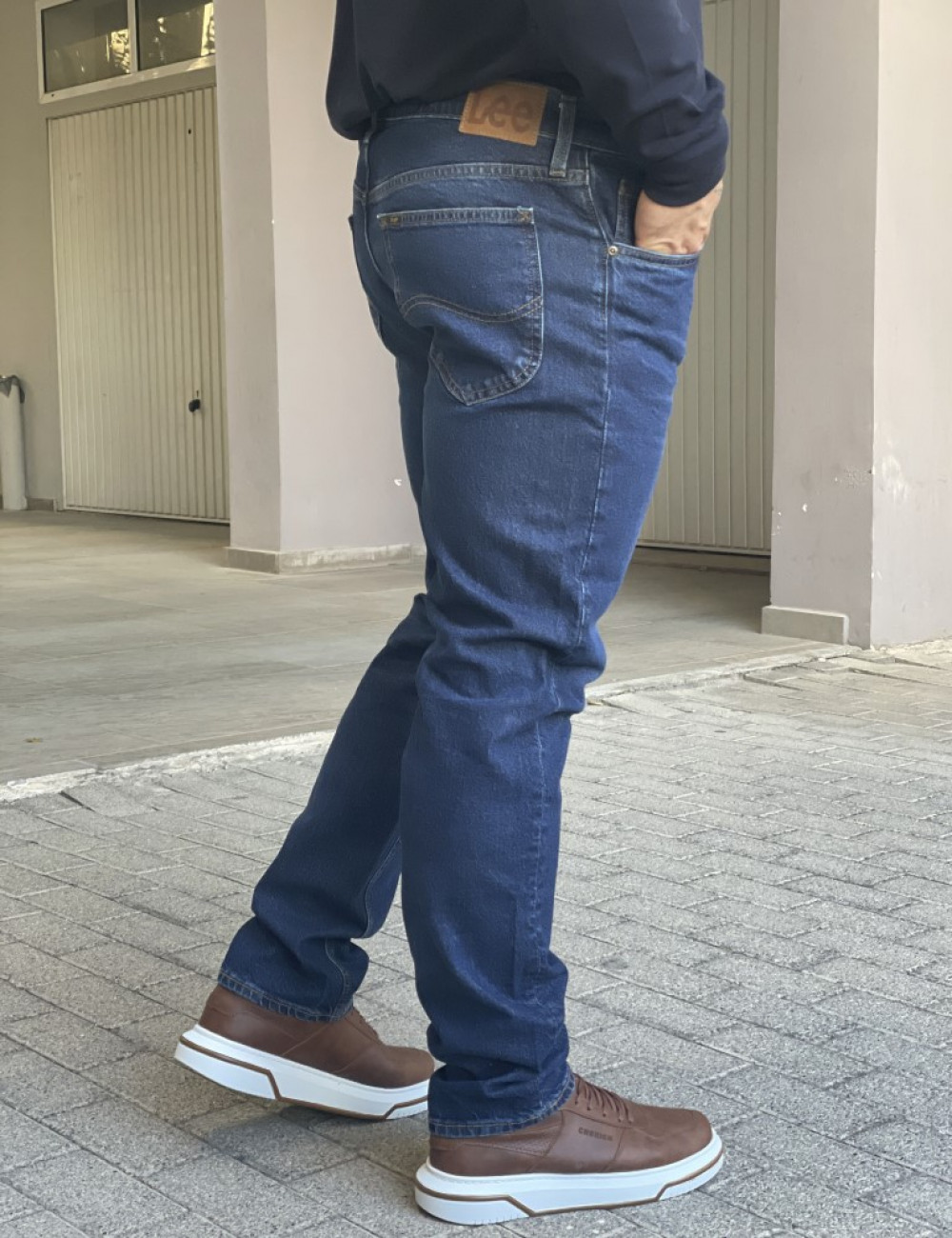 Ανδρικό τζιν παντελόνι σε απόχρωση μπλε .