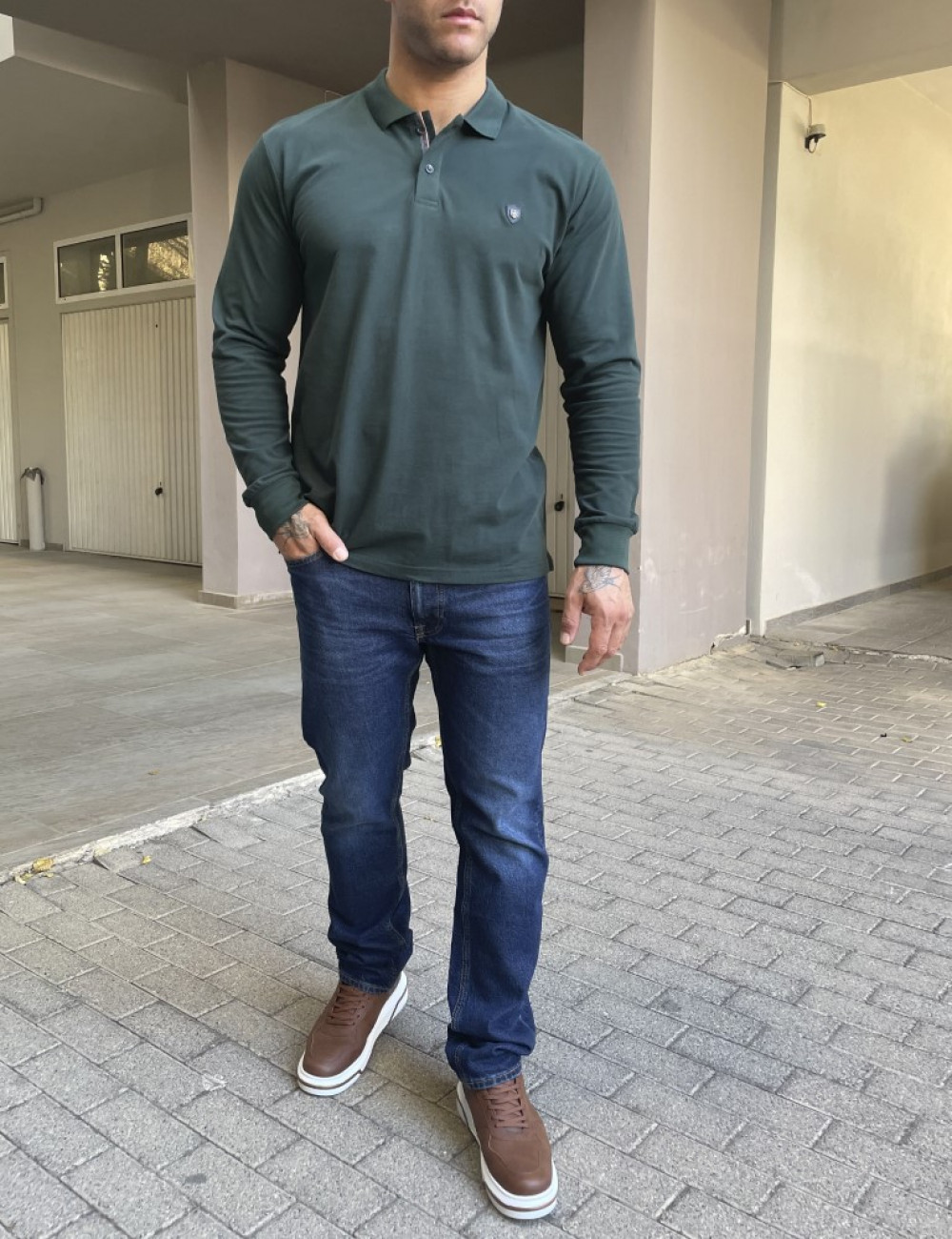 Ανδρική μονόχρωμη μακρυμάνικη μπλούζα Polo.