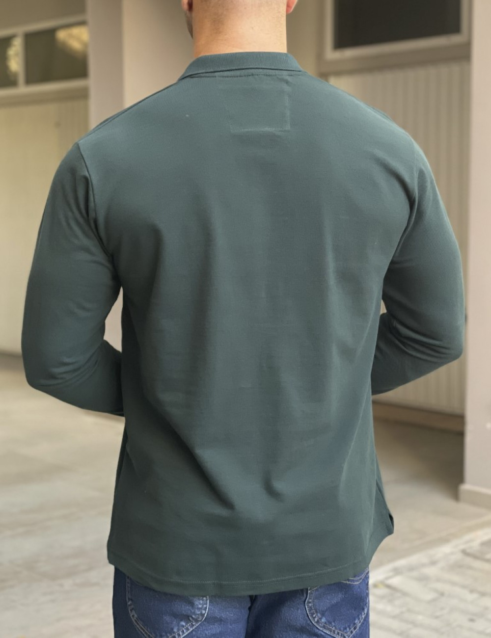 Ανδρική μονόχρωμη μακρυμάνικη μπλούζα Polo.