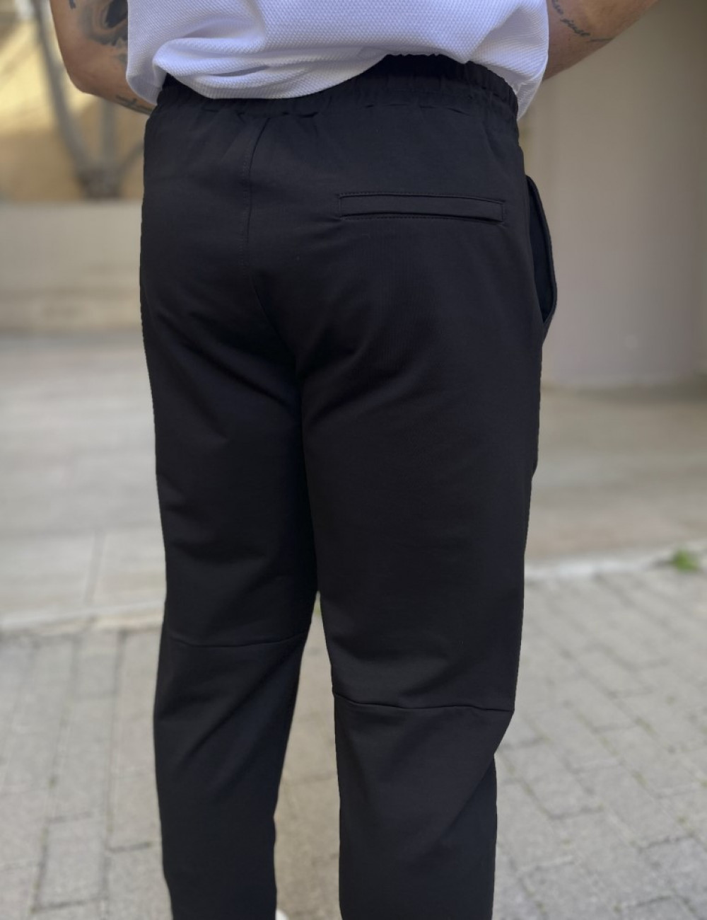 Ανδρική αθλητική φόρμα με τσέπες.