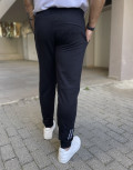 Ανδρική αθλητική φόρμα με τσέπες.