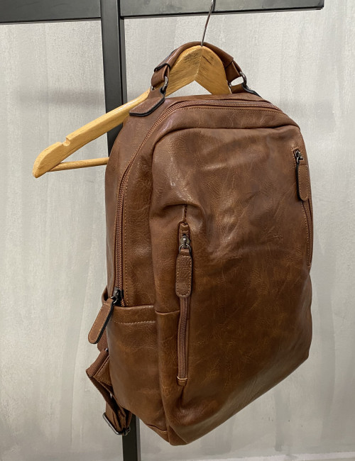 Ανδρικό καφέ σακίδιο πλάτης με εξωτερικές τσέπες PB0930