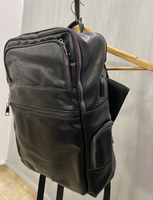 Ανδρικό μαύρο σακίδιο πλάτης με πολλαπλές θήκες B9640103