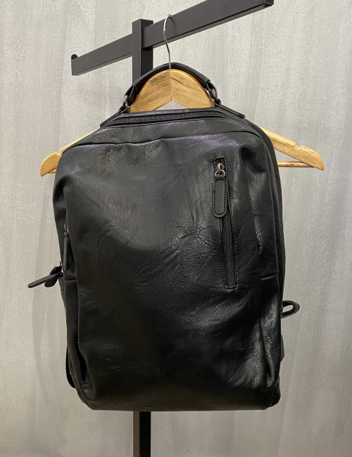 Ανδρικό μαύρο σακίδιο πλάτης με εξωτερικές τσέπες PB0930M