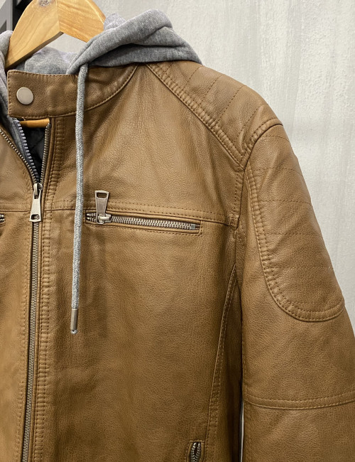 Ανδρικό ταμπά μπουφάν δερματίνη με ραφές στους ώμους και λάστιχο στα τελειώματα 258971T