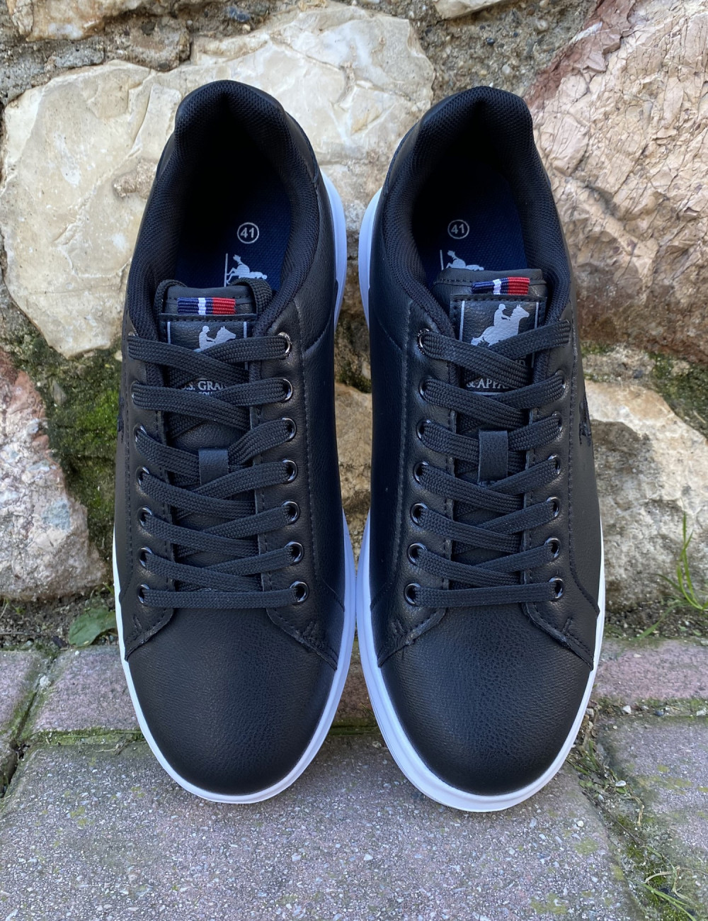Ανδρικά χαμηλά Casual Sneakers κατασκευασμένα απο δερματίνη  άριστης ποιότητας.