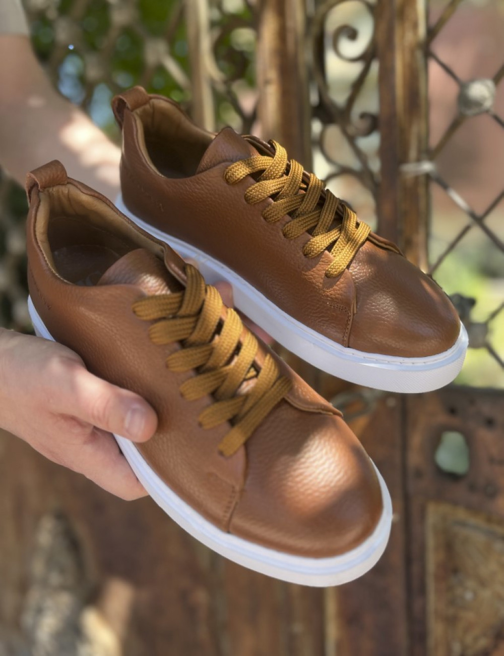 Aνδρικά χαμηλά Casual Sneakers κατασκευασμένα από γνήσιο δέρμα.