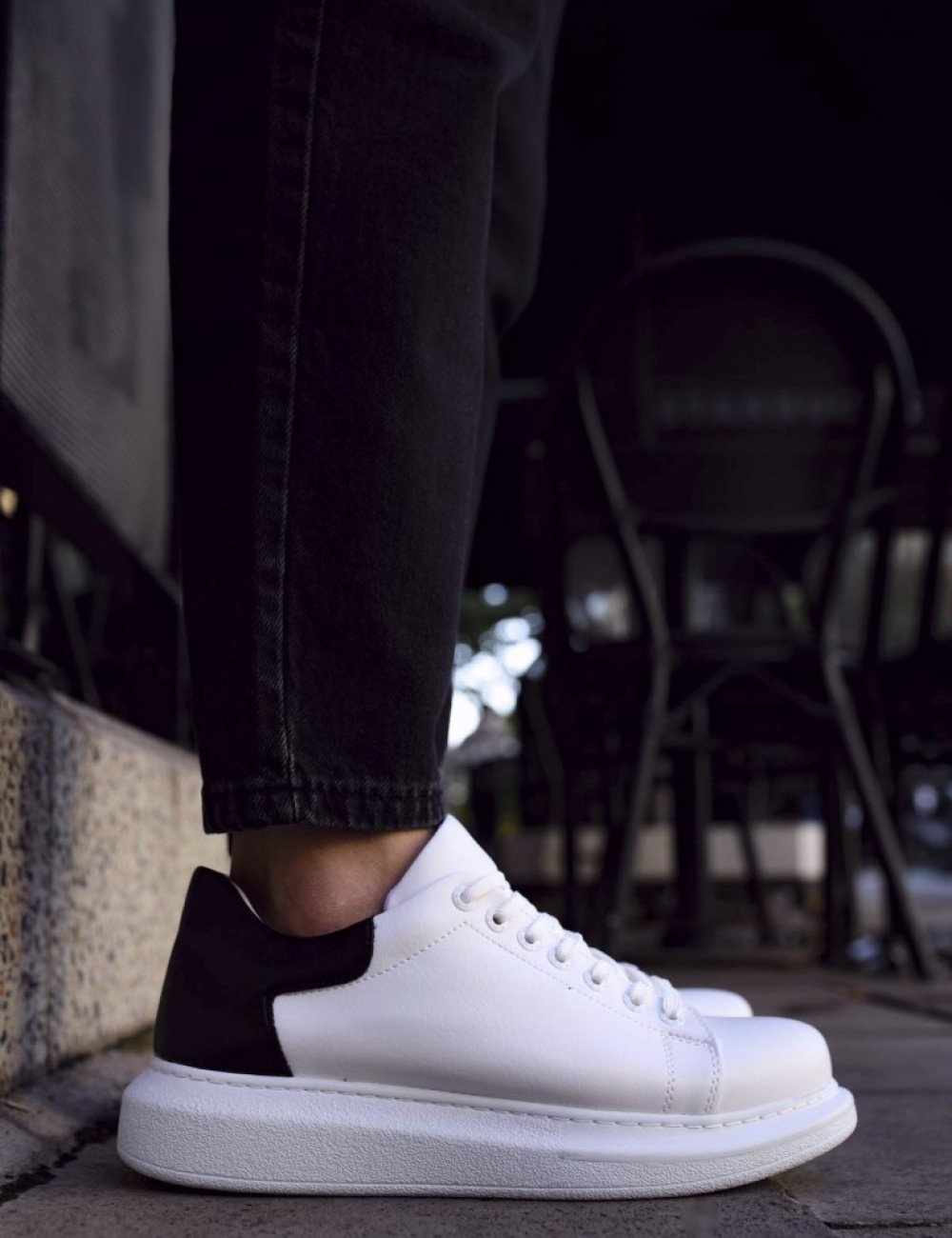 Ανδρικά δίσολα Sneakers με κορδόνια λαστιχένια σόλα.