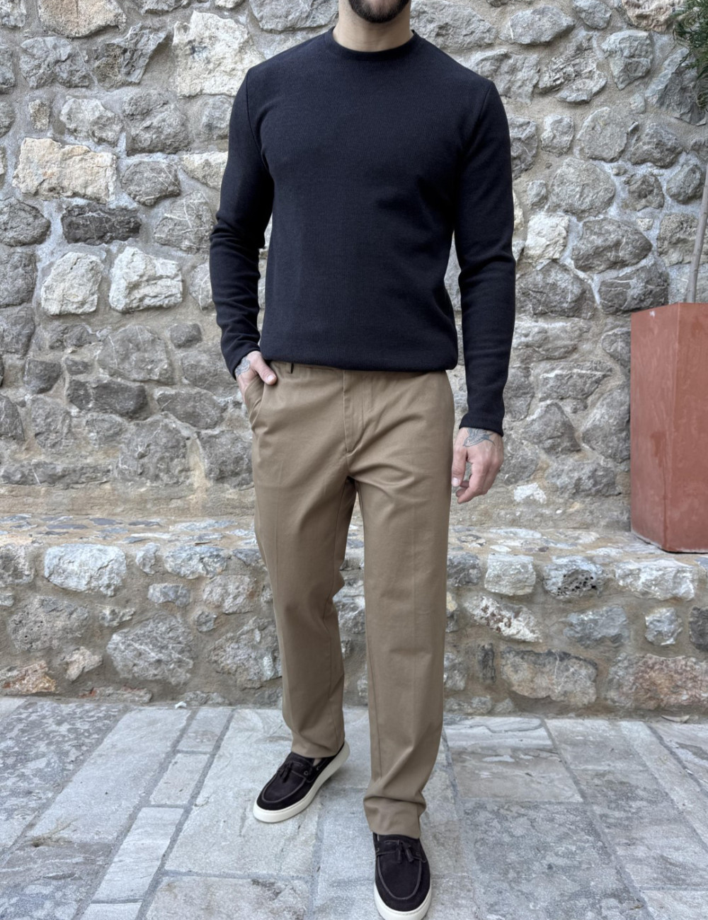 Ανδρικό μονόχρωμο, υφασμάτινο παντελόνι με Chinos τσέπες.