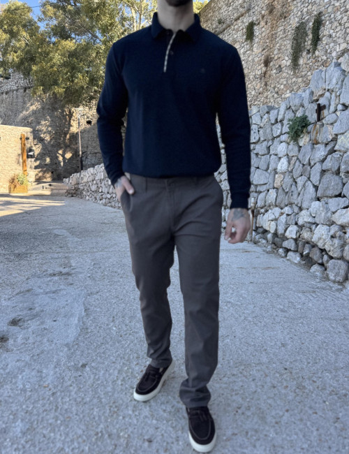 Ανδρικό καφέ υφασμάτινο παντελόνι Chinos D1317
