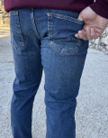 Ανδρικό τζιν παντελόνι.