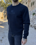 Ανδρικό μονόχρωμό, βαμβακερό φούτερ με τύπωμα στο στήθος.
