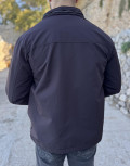 Ανδρικό μπουφάν μονόχρωμο, ιδανικό για καθημερινές εμφανίσεις.