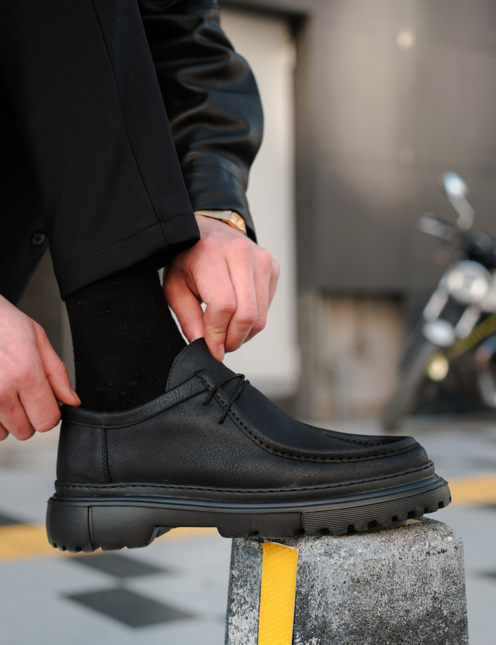 Ανδρικά μονόχρωμα casual παπούτσια loafers κατασκευασμένα από οργανική δερματίνη άριστης ποιότητας.