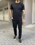 Aνδρικό T-shirt με κοντό μανίκι της εταιρίας Everbest σε μαύρο χρώμα με ρεβέρ στα μανίκια.