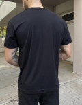 Aνδρικό T-shirt με κοντό μανίκι της εταιρίας Everbest σε μαύρο χρώμα με ρεβέρ στα μανίκια.
