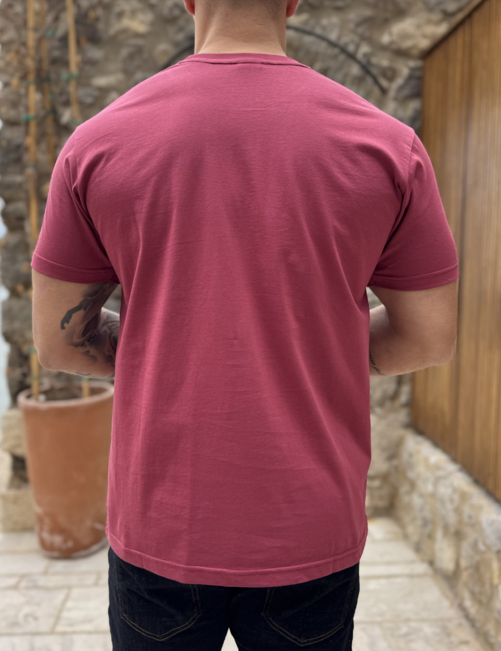 Ανδρική κοντομάνικη μπλούζα με τύπωμα στο στήθος, ελληνικής κατασκευής.