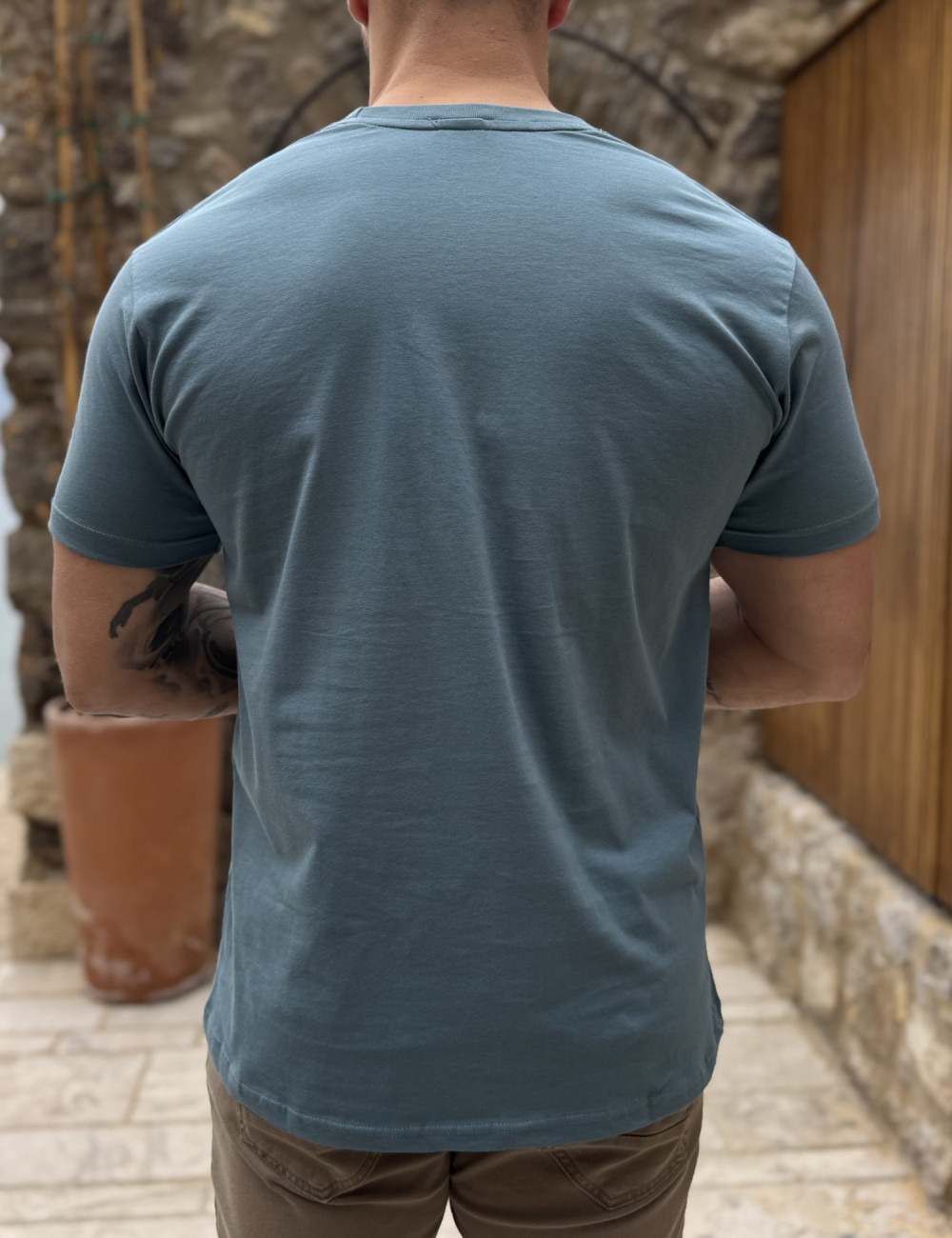 Ανδρική κοντομάνικη μπλούζα με τύπωμα στο στήθος, ελληνικής κατασκευής.