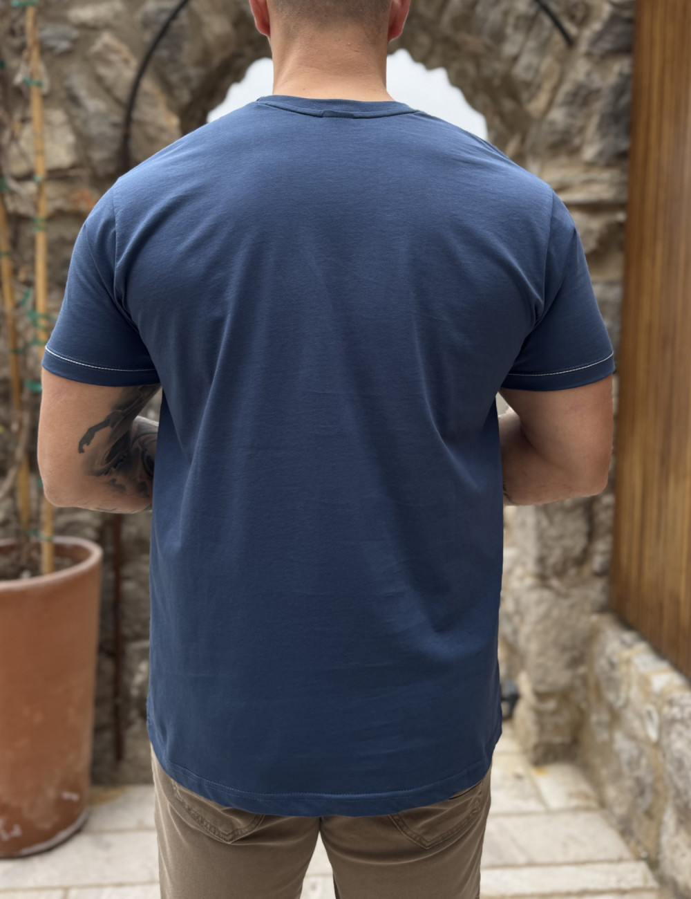 Ανδρική κοντομάνικη μπλούζα με τύπωμα στο στήθος, ελληνικής κατασκευής.