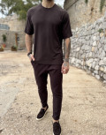 Ανδρικό μονόχρωμο κοντομάνικο μπλουζάκι σε άνετη γραμμή με ελαστικό ύφασμα.