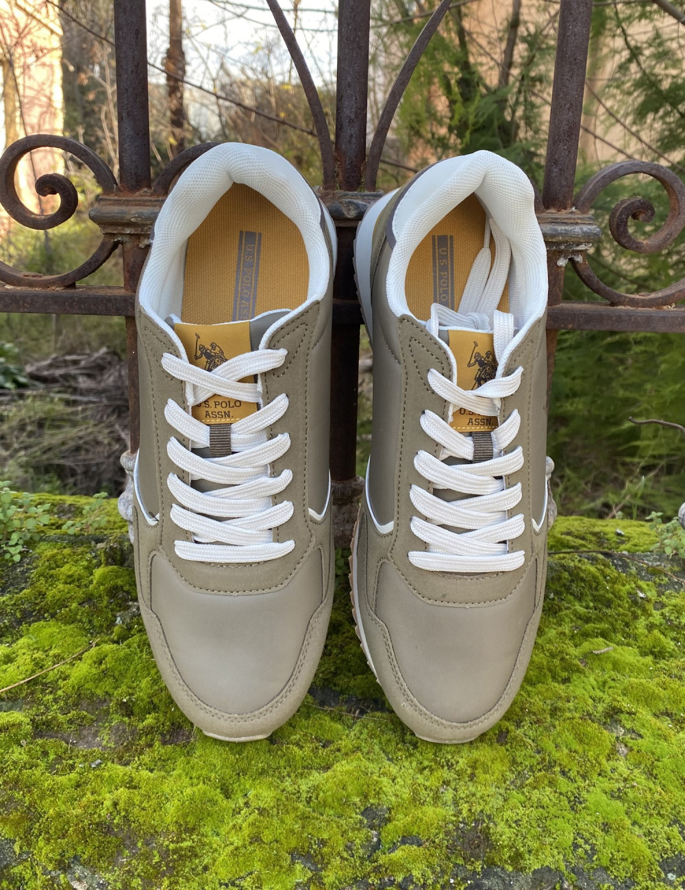 Ανδρικά sneakers της εταιρείας U.