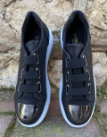 Ανδρικά μονόχρωμα Sneakers κατασκευασμένα από οργανική δερματίνη άριστης ποιότητας.