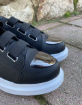 Ανδρικά μονόχρωμα Sneakers κατασκευασμένα από οργανική δερματίνη άριστης ποιότητας.