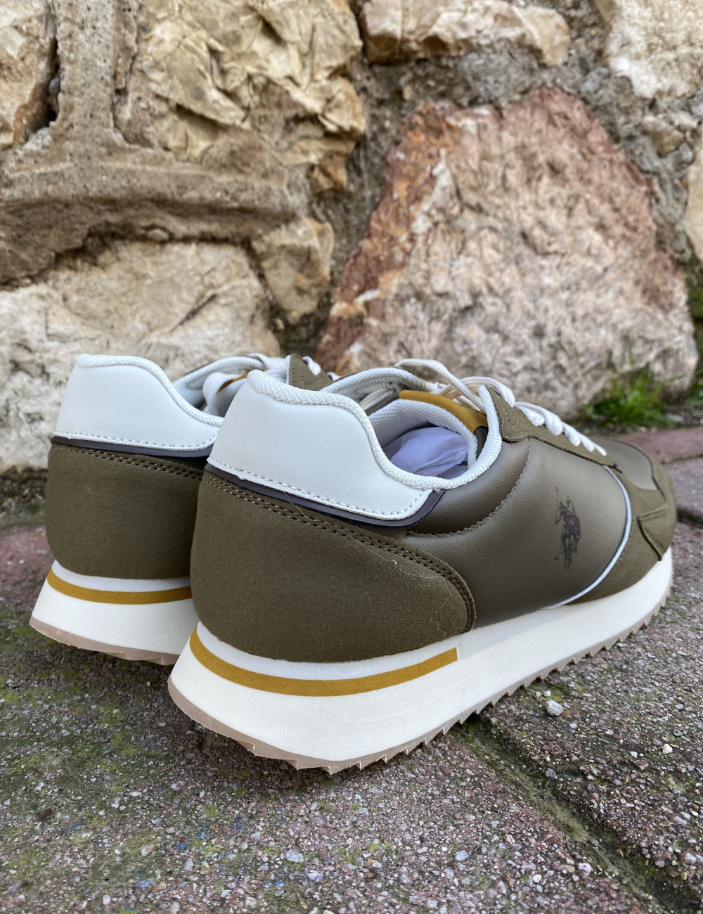 Ανδρικά sneakers της εταιρείας U.
