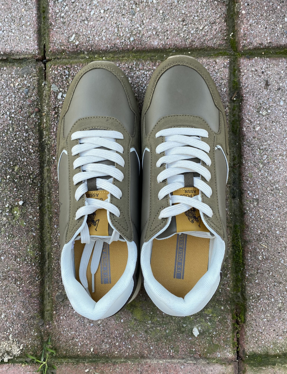 Ανδρικά sneakers της εταιρείας U.