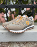 Αθλητικό sneaker μάρκας Refresh.