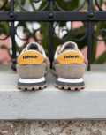 Αθλητικό sneaker μάρκας Refresh.