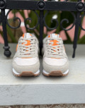 Αθλητικό sneaker μάρκας Refresh.
