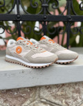 Αθλητικό sneaker μάρκας Refresh.