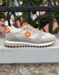 Αθλητικό sneaker μάρκας Refresh.
