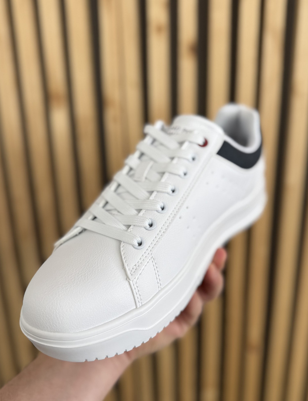 Ανδρικά χαμηλά Casual Sneakers κατασκευασμένα απο δερματίνη  άριστης ποιότητας.