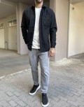 Ανδρικό μονόχρωμο πουκάμισο μακρυμάνικο με τσεπάκι στο στήθος.