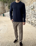 Ανδρική μονόχρωμη βαμβακερή μπλούζα με πλεκτή ύφανση.