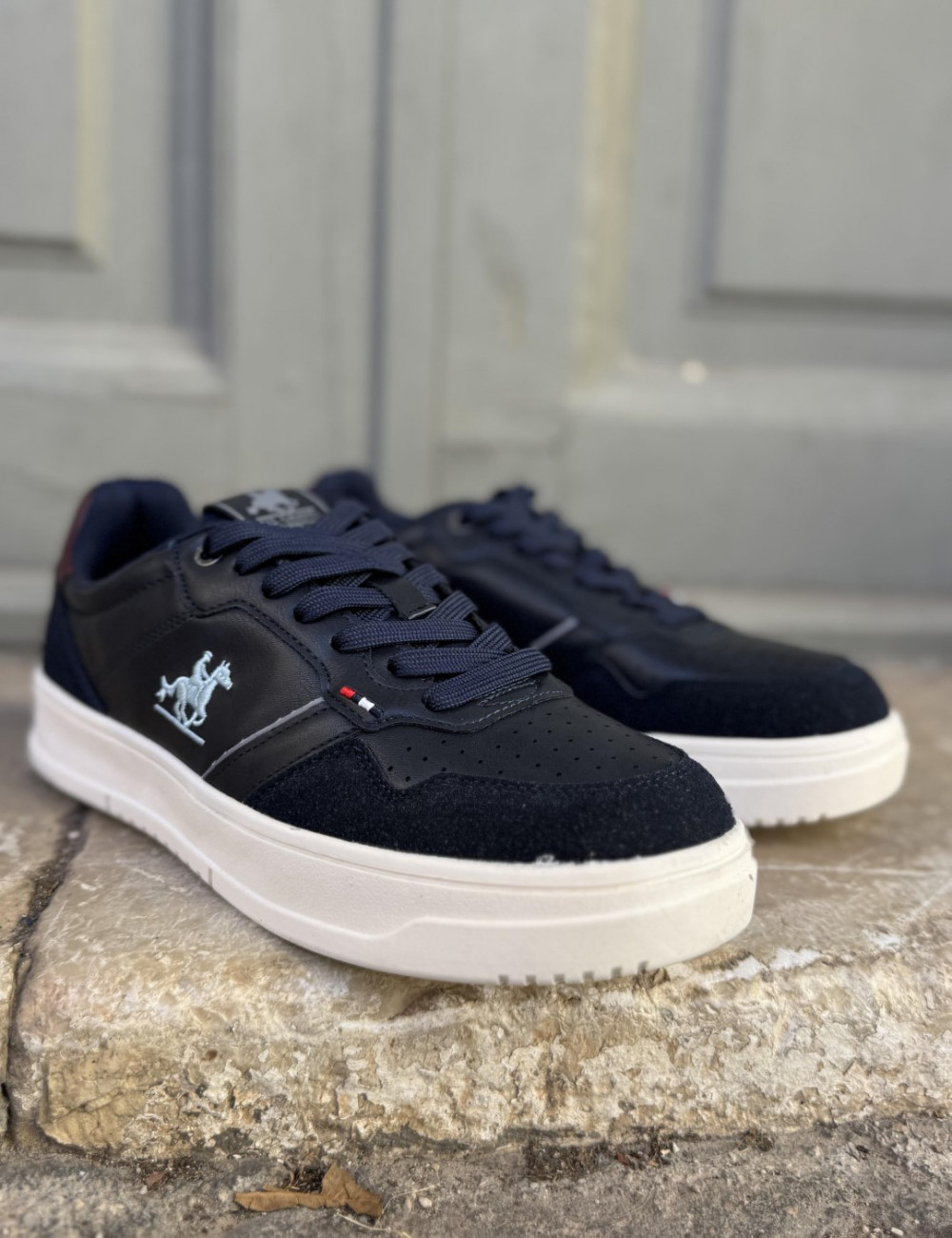 Ανδρικά χαμηλά Casual Sneakers κατασκευασμένα απο δερματίνη άριστης ποιότητας.