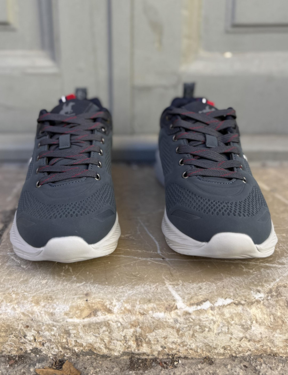 Αθλητικά παπούτσια με εργονομιακό σχεδιασμό και ελαφριά κατασκευή, ιδανικά για καθημερινή χρήση, περπάτημα και casual εμφανίσεις.