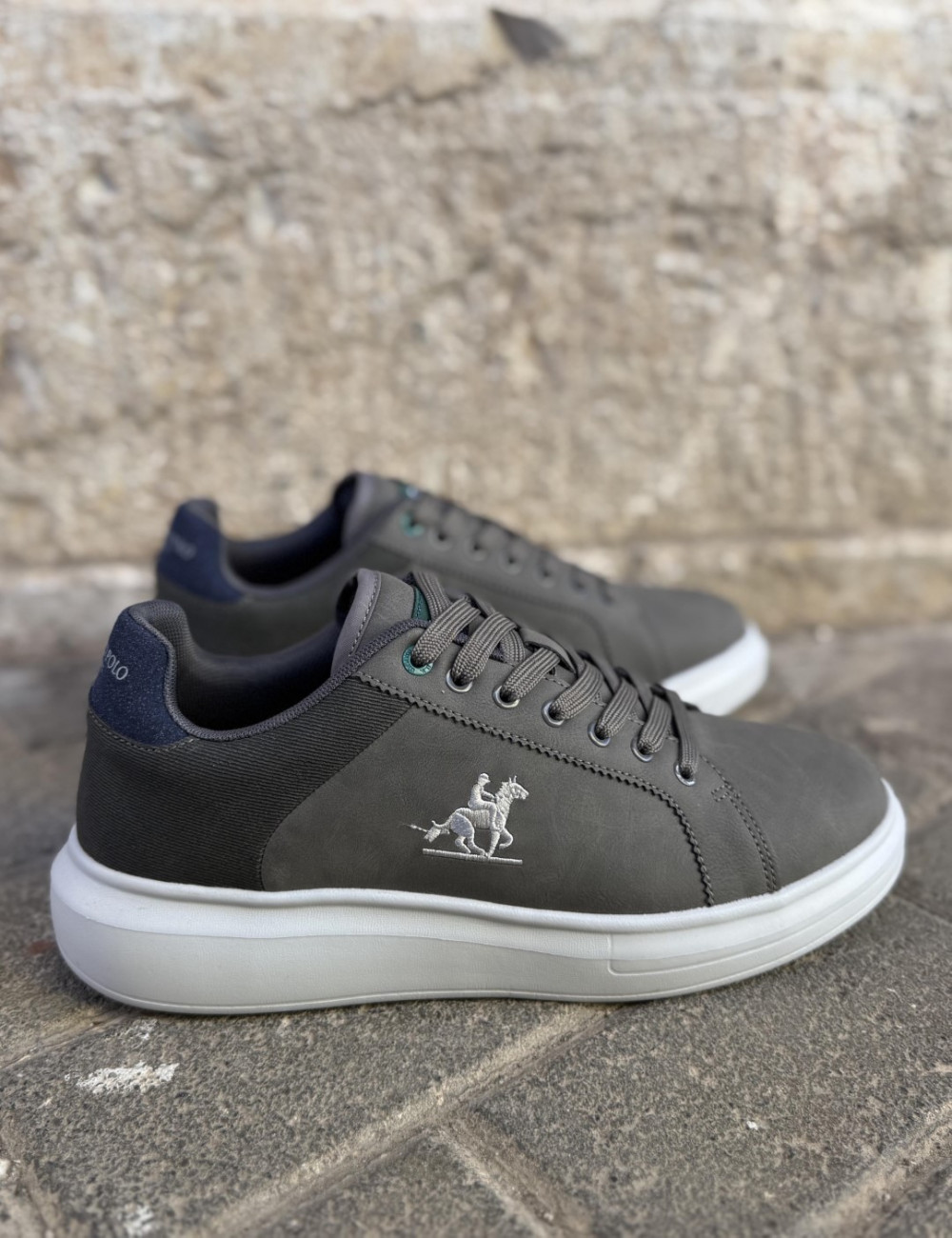 Ανδρικά δίσολα Casual Sneakers κατασκευασμένα απο δερματίνη  άριστης ποιότητας.