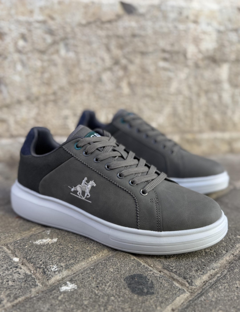 Ανδρικά δίσολα Casual Sneakers κατασκευασμένα απο δερματίνη  άριστης ποιότητας.