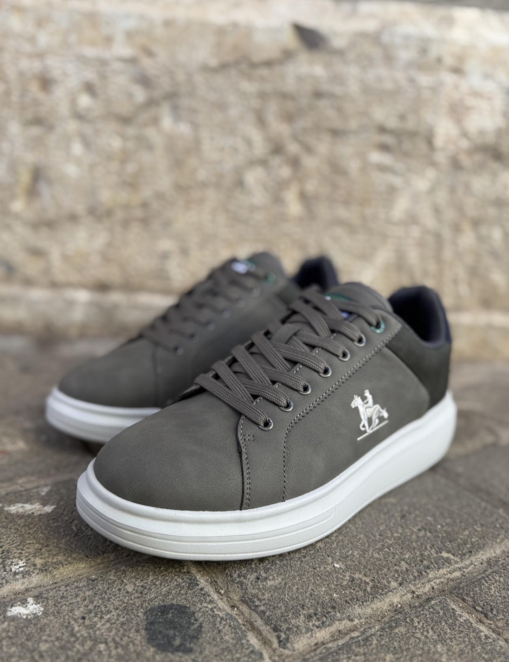 Ανδρικά δίσολα Casual Sneakers κατασκευασμένα απο δερματίνη  άριστης ποιότητας.