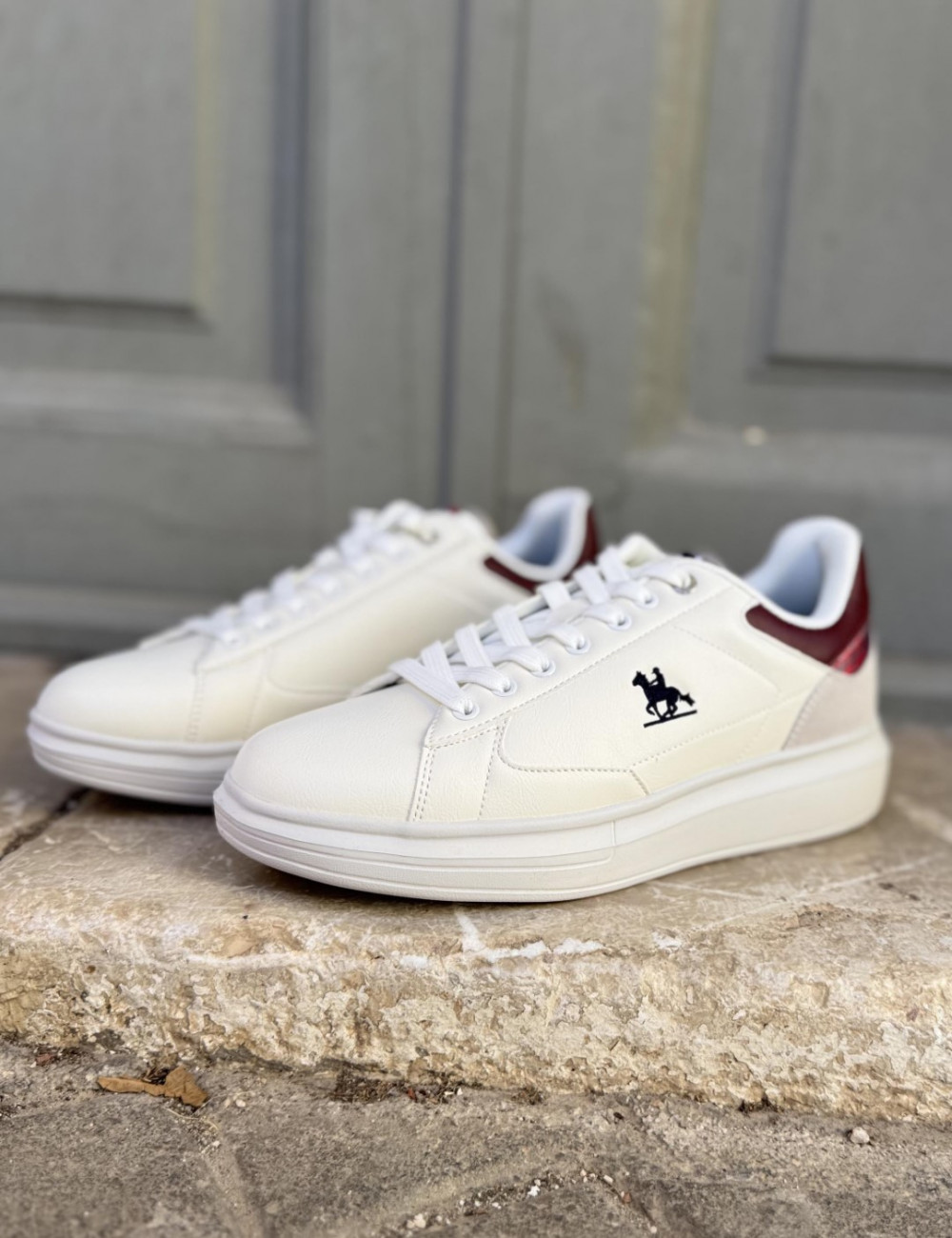Ανδρικά χαμηλά Casual Sneakers κατασκευασμένα απο δερματίνη  άριστης ποιότητας.