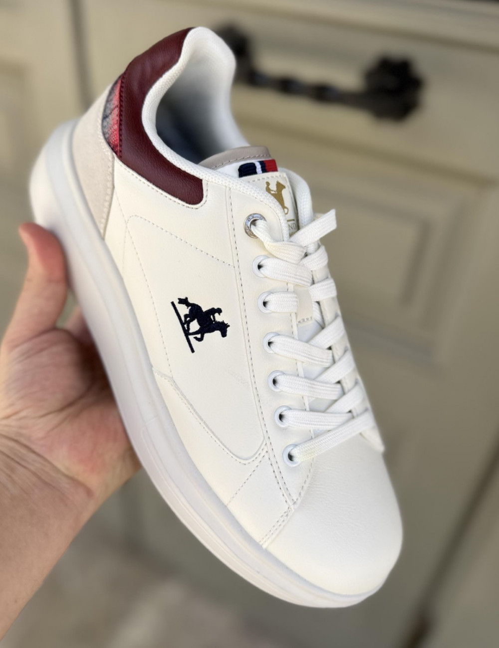 Ανδρικά χαμηλά Casual Sneakers κατασκευασμένα απο δερματίνη  άριστης ποιότητας.