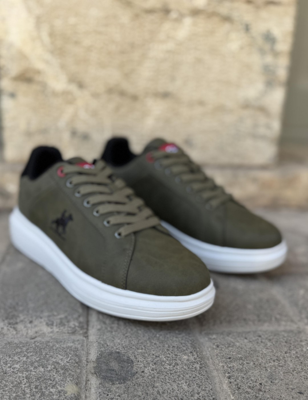 Ανδρικά δίσολα Casual Sneakers κατασκευασμένα απο δερματίνη  άριστης ποιότητας.