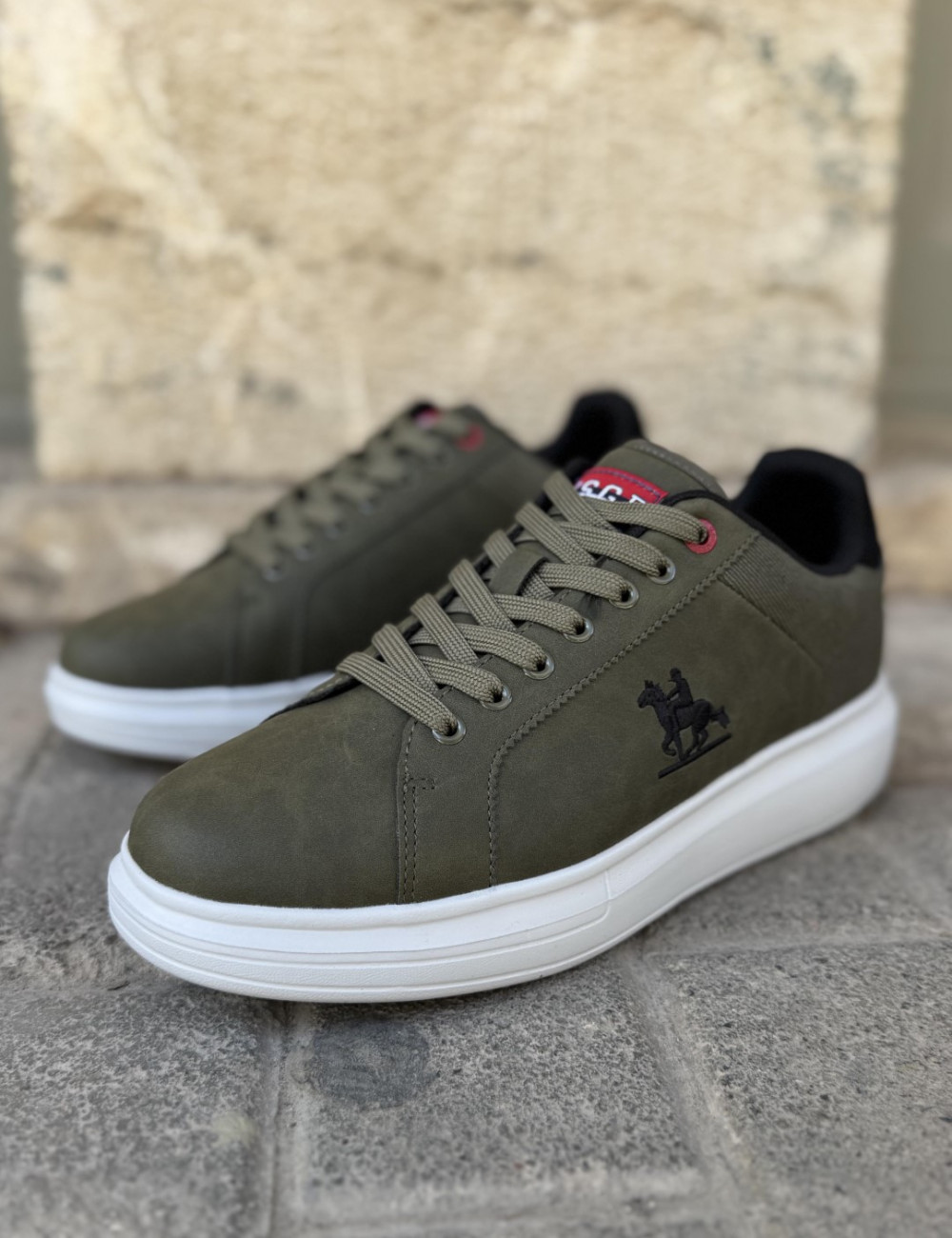 Ανδρικά δίσολα Casual Sneakers κατασκευασμένα απο δερματίνη  άριστης ποιότητας.