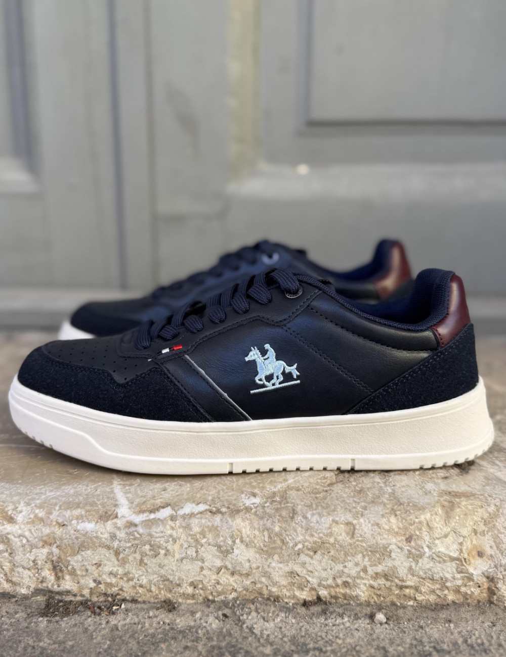 Ανδρικά χαμηλά Casual Sneakers κατασκευασμένα απο δερματίνη άριστης ποιότητας.